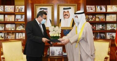 سفير مصر لدى الكويت يسلم رسالة الرئيس السيسى للشيخ نواف الأحمد 