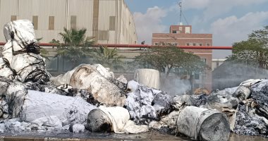 رئيس مدينة السادات يعاين حريق مصنع المناديل بالمنطقة الصناعية بالمنوفية