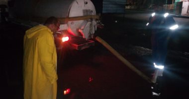 رئيس "مياه القناة" يؤكد مواصلة أعمال رفع مياه الأمطار من الشوارع.. صور 
