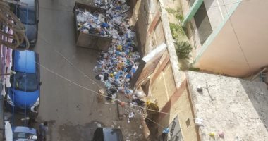 قارئ يشكو تراكم القمامة فى شارع شيديا كامب شيزار بالإسكندرية .. والشركة تستجيب