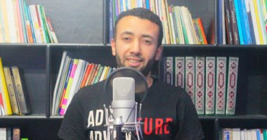 شاب مصرى يمتلك حنجرة ذهبية ويقلد أصوات 15 شيخا من القراء.. فيديو