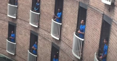 فريق رياضى يشكر عمال فندق للحجر الصحى فى أستراليا بالغناء من النوافذ.. فيديو