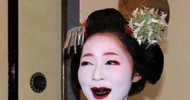 طرق الجمال القديمة .. جاذبية الأسنان السوداء فى اليابان