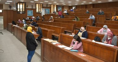 رئيس جامعة القاهرة يتابع سير الامتحانات بالكليات ويوجه بتيسير الإجراءات