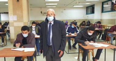 عميد حقوق عين شمس يتفقد الامتحان ويؤكد: إلزام الطلاب بارتداء الكمامة طوال اللجنة