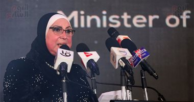 وزيرة التجارة والصناعة تكرم رموز مجتمع المال والأعمال خلال قمة مصر للأفضل 2021