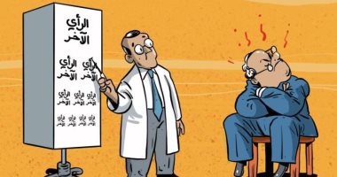 كاريكاتير صحيفة إماراتية ترصد أزمة عدم قبول الرأى الأخر فى المجتمع