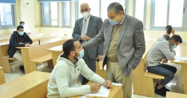 رئيس جامعة كفر الشيخ: 22 ألفا يؤدون امتحانات الفصل الدراسى الأول لليوم الخامس