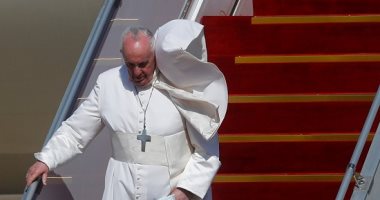 البابا فرنسيس يغادر مطار بغداد متوجها إلى قصر السلام للقاء رئيس الجمهورية