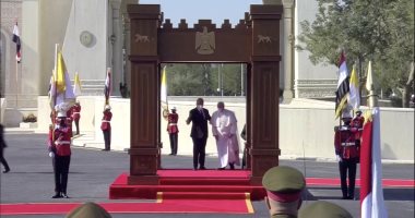 البابا فرنسيس يصل قصر بغداد ويلتقى الرئيس برهم صالح.. صور