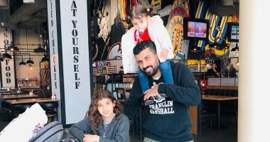محمد سامى مع ابنتيه تايا وسيلين × صورة من "فسحة": "خروجة من غير مى"
