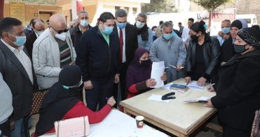 نائب محافظ بنى سويف يتابع قافلة تنسيقية الأحزاب لعلاج أمراض العيون.. صور 