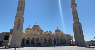 يتسع لـ7 آلاف مصلٍ.. مسجد الميناء الكبير قبلة المصلين والسياح بالغردقة.. فيديو