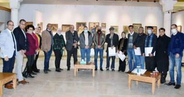 قطاع الفنون التشكيلية يكرم أعضاء اللجنة العليا لمتحف الفن المصرى الحديث.. صور 