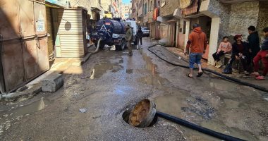 محافظة الجيزة تبدأ إصلاح كسر بماسورة مياه فى العمرانية