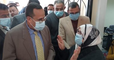 محافظ شمال سيناء يتابع توزيع الدفعة الأولى من لقاح الكورونا.. صور وفيديو