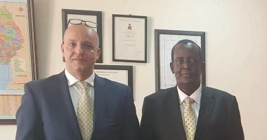 السفير المصري في كمبالا يلتقي برئيس جهاز مشروعات الخدمة الوطنية الأوغندي