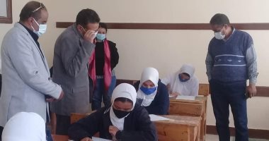 مدير تعليم البحر الأحمر يتفقد تطبيق الإجراءات الاحترازية خلال الامتحانات