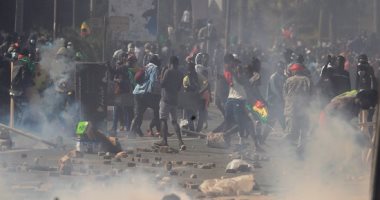 صور.. أعمال عنف فى العاصمة السنغالية بين مؤيدى المعارض "سونكو" والشرطة