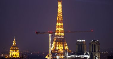 Le costume d’aujourd’hui en 1889. La Tour Eiffel est officiellement inaugurée en France