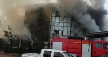خروج 12 مصابا فى حريق مصنع العبور من المستشفى بعد تحسن حالتهم