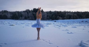 "بحيرة البجع".. راقصة باليه روسية تقدم عرضا فى درجة حرارة -15.. ألبوم صور