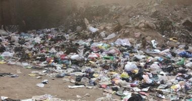سكان حى شرق شبرا الخيمة يشكون انتشار القمامة فى الشوارع.. والمحافظ يرد