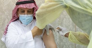 رئاسة شئون الحرمين تواصل حملات تطعيم عامليها ضد فيروس كورونا.. صور