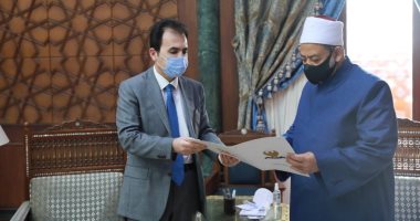 وزير أوقاف كردستان العراق يسلم شيخ الأزهر دعوة رسمية لزيارة الإقليم