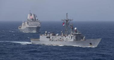 القوات البحرية المصرية والأمريكية تنفذان تدريبا بحريا عابرا بقاعدة البحر الأحمر