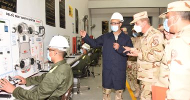 وزير الدفاع يتفقد المنظومة التعليمية بأحد المراكز التدريبية للقوات المسلحة