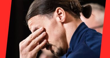 إبراهيموفيتش يبكي خلال عودة عاطفية لمنتخب السويد.. فيديو