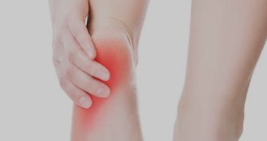 5 نصائح لعلاج التهاب القدمين.. منها التدليك ووضع الثلج