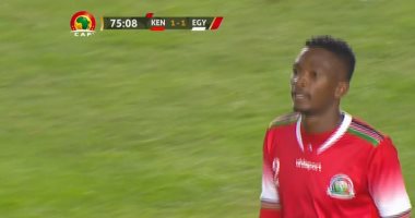 طرد أوموروا لاعب كينيا بعد ضرب مصطفى محمد بالكوع.. فيديو
