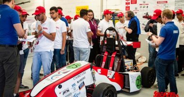 فوز فريق بهندسة القاهرة بالميدالية البرونزية لابتكارهم سيارة سباق كهربائية