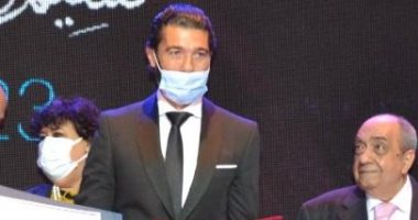 خالد النبوى بعد فوزه بجائزة أحسن ممثل من المهرجان القومى: عاشت السينما المصرية