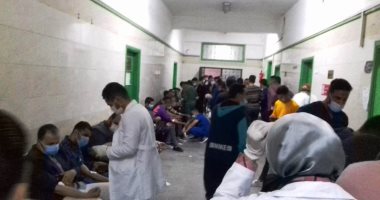 شباب الصعيد يتبرعون بـ200 كيس دم لمصابى القطار حتى الآن.. صور