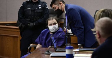 أسوشيتدبرس: منفذ هجوم كولورادو يظهر أمام المحكمة على كرسى متحرك