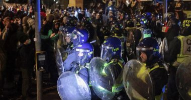 اعتقال 10 أشخاص بعد احتجاج عنيف في بريستول بإنجلترا