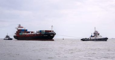 ميناء دمياط ينجح فى إنقاذ سفينة حاويات بعد تعطل ماكيناتها الرئيسية.. صور