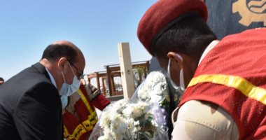 أسوان تحتفل بيوم الشهيد.. المحافظ يضع أكاليل الزهور على النصب التذكارى وتكريم أسر الشهداء