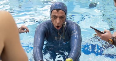 غواص كرواتى 54 عاما يحقق رقما قياسيا بحبس أنفاسه تحت الماء.. صور