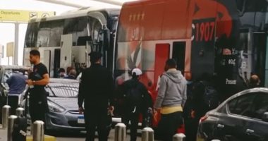 بعثة الأهلى تصل مطار القاهرة استعدادا للسفر إلى السودان.. فيديو وصور