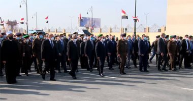 فيديو.. الرئيس السيسى يتقدم الجنازة العسكرية للدكتور كمال الجنزورى