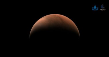 مروحية تابعة لوكالة ناسا تحلق لأول مرة فى أجواء كوكب المريخ
