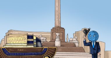العالم يتابع موكب المومياوات الملكية فى كاريكاتير "اليوم السابع"