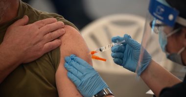 1 من كل 4 بالغين في الولايات المتحدة حصل على التطعيم الكامل بلقاحات كورونا