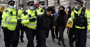 أمن بريطانيا يعتقل 107 أشخاص خلال مظاهرات رافضة لقانون الشرطة.. صور