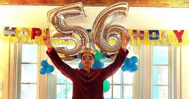 روبرت داونى يحتفل بعيد ميلاده بصورة "بالون" يحمل رقم 56 ويوجه رسالة خاصة للجمهور