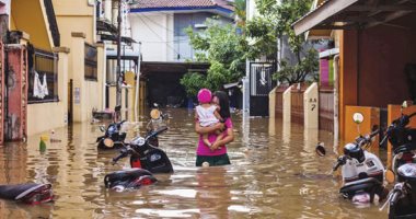 فيضان إندونيسيا يضر بالبشر والشجر ويحصد 157 قتيلا.. ألبوم صور